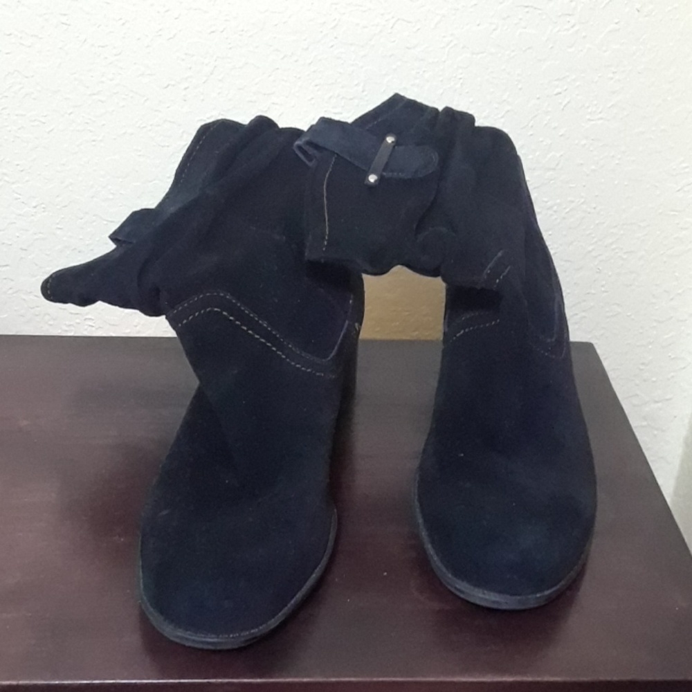 Naturalizer size 8 black ankle boots